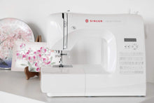 Load image into Gallery viewer, Haute Couture F527C Machine à coudre électronique Professionnelle,80 points,utilitaires,élastiques,décoratifs,Facile pour Débutants Electrique Portable,Maison